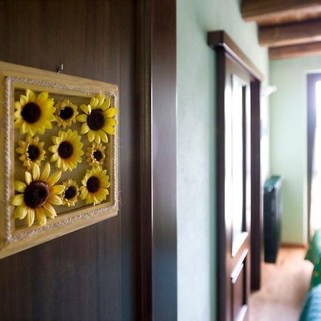 Гостьовий будинок Cascina Il Ginepro Sinio Екстер'єр фото