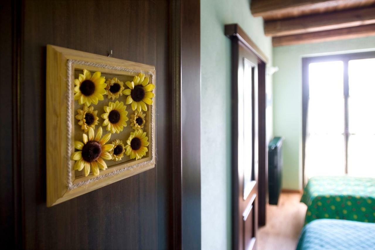 Гостьовий будинок Cascina Il Ginepro Sinio Екстер'єр фото